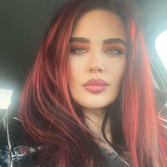 Meet your Posher, Laura - Picture 1 of 1